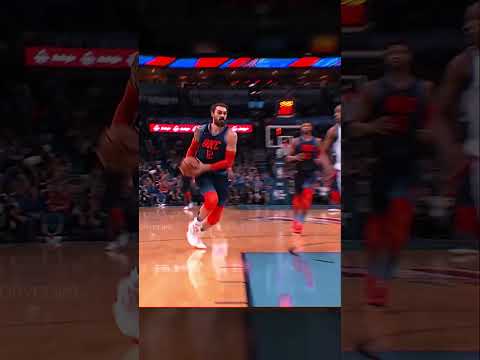 Steven Adams taking lessons 😅