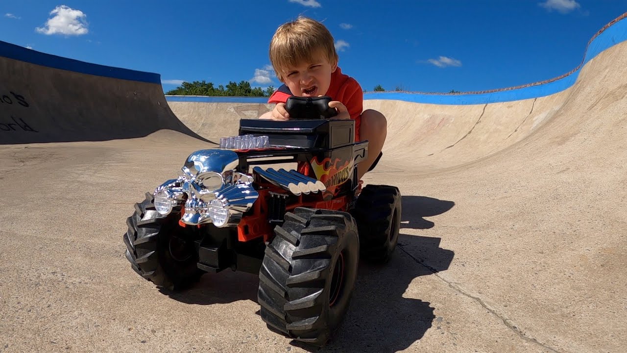 RC Boneshaker Monster Truck at Skatepark πΉ