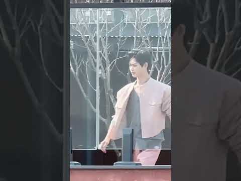 Ke Chun caught a kid who was secretly glancing and laughing🤣 #kechun #actor #cdrama