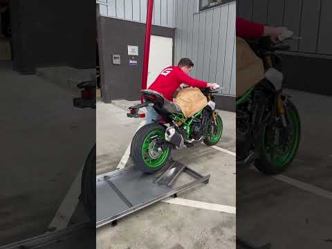 Unboxing the new Kawasaki Z900 SE! #kawasaki #z900 #z900se
