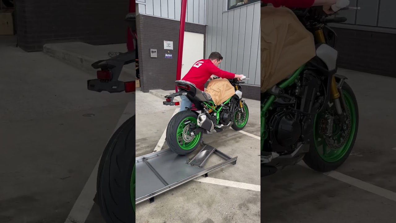 Unboxing the new Kawasaki Z900 SE! #kawasaki #z900 #z900se