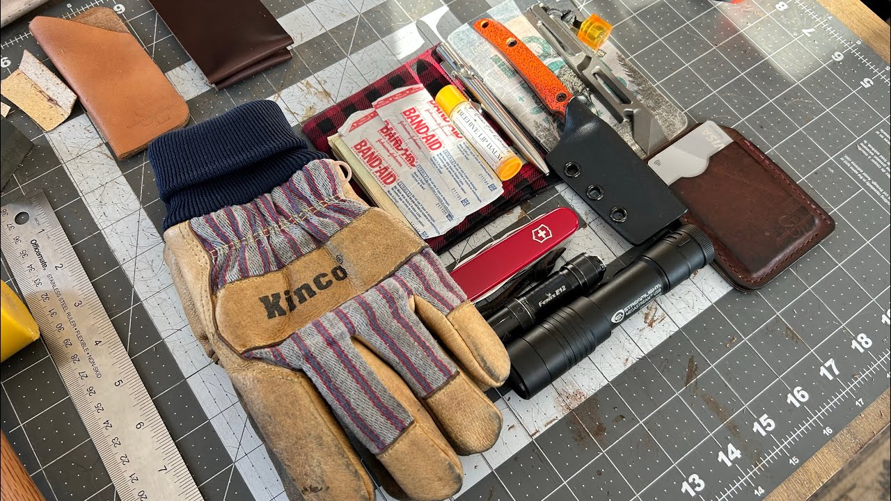 Winter EDC Pocket Dump 2025 #pocketdump #edc #edcpocketdump #gear 