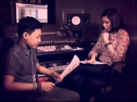 VOICE Kids: Coach Sarah Mentors Darren π€