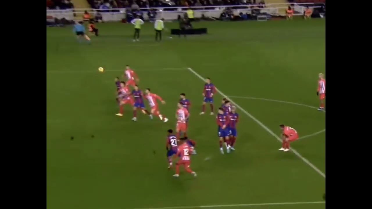 Iñaki Peña para a Depay en la cancha ⚽