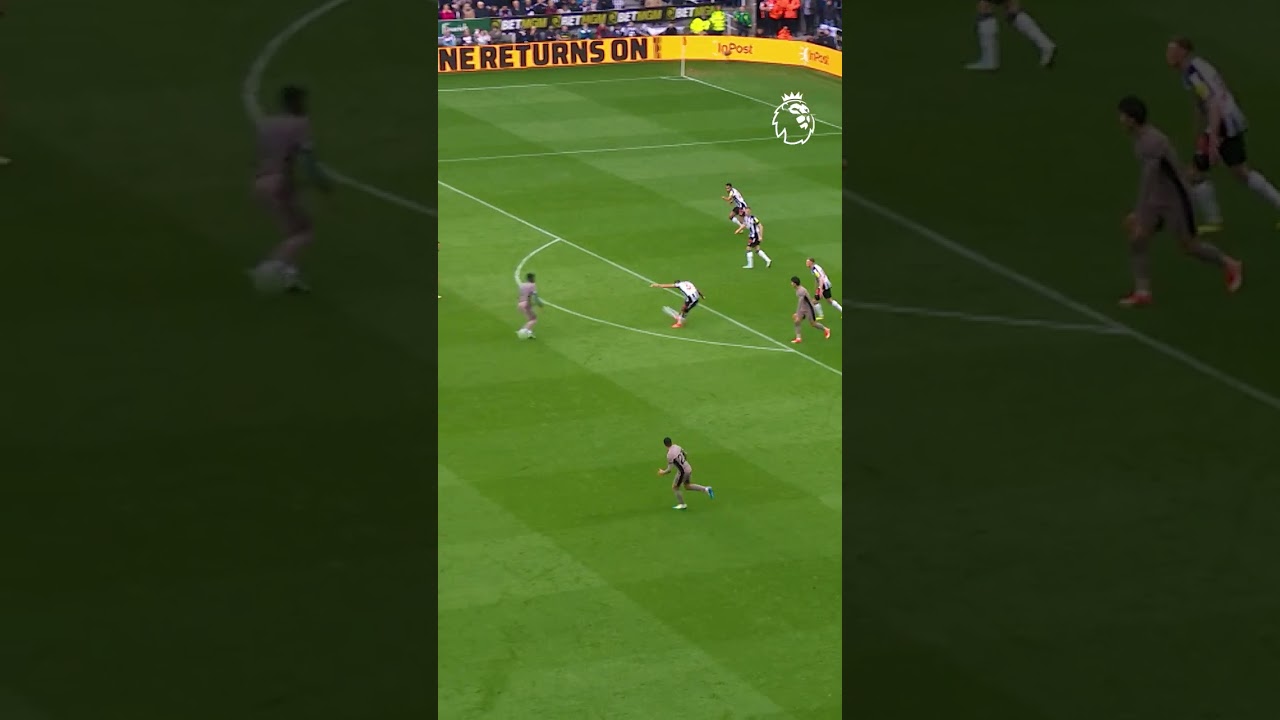 Isak's Quick Feet Topple Van de Ven 🫣