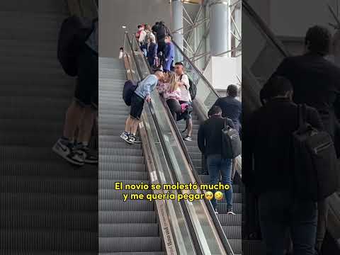 Robando besos en el aeropuerto 🤭🫶