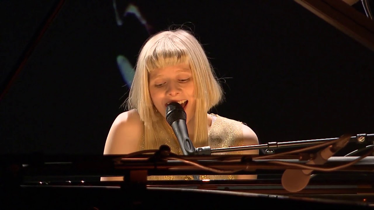 AURORA Performs 'Teardrop' by Massive Attack at Verftet Online Music Festival 2020