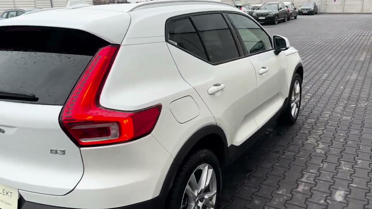 Volvo XC40 B3 Core 2024: Compact SUV π