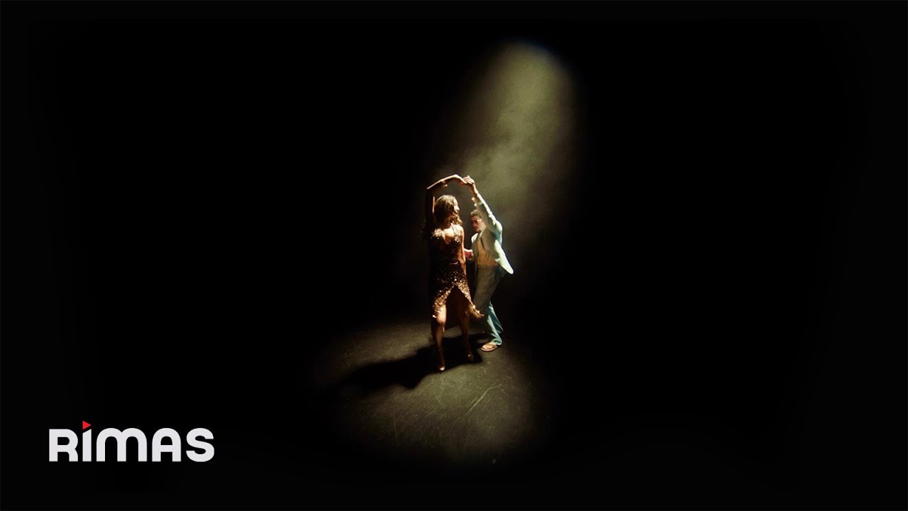 Bad Bunny - Baile Inolvidable (Official Video) 🎶
