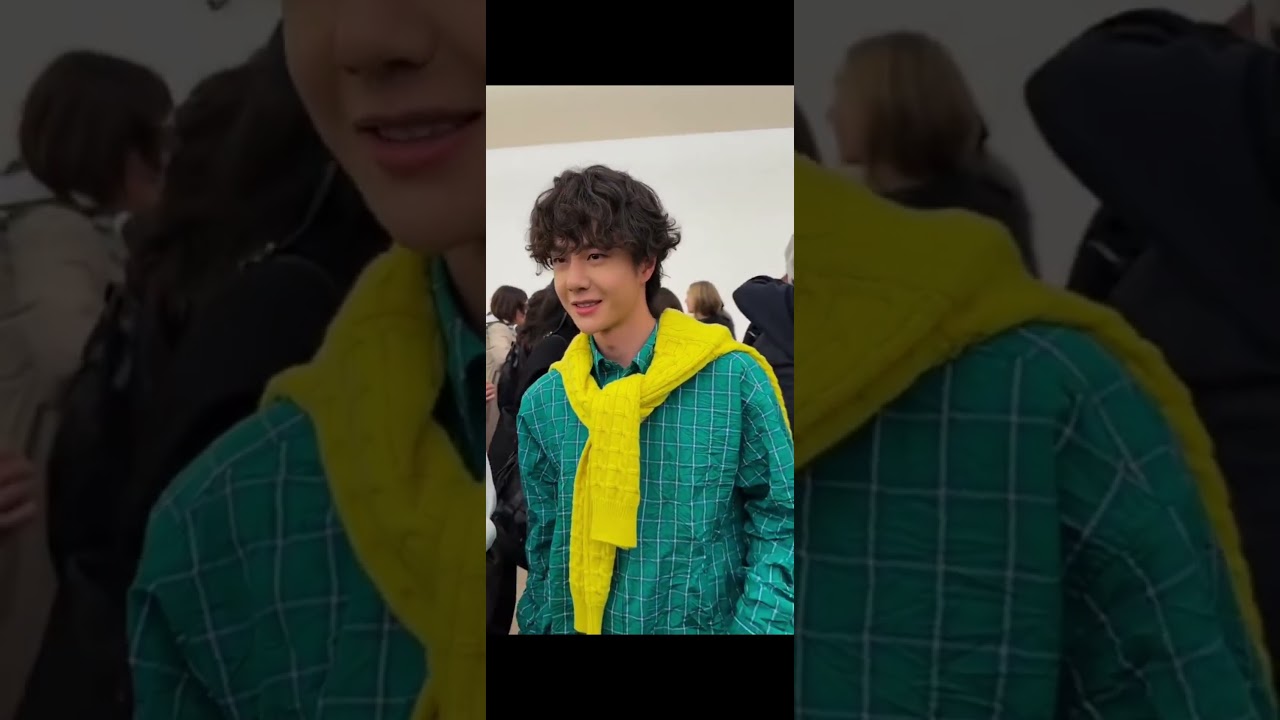 Wang Yibo's LOEWE 2026 Spring/Summer Womenswear Show ๐ธ