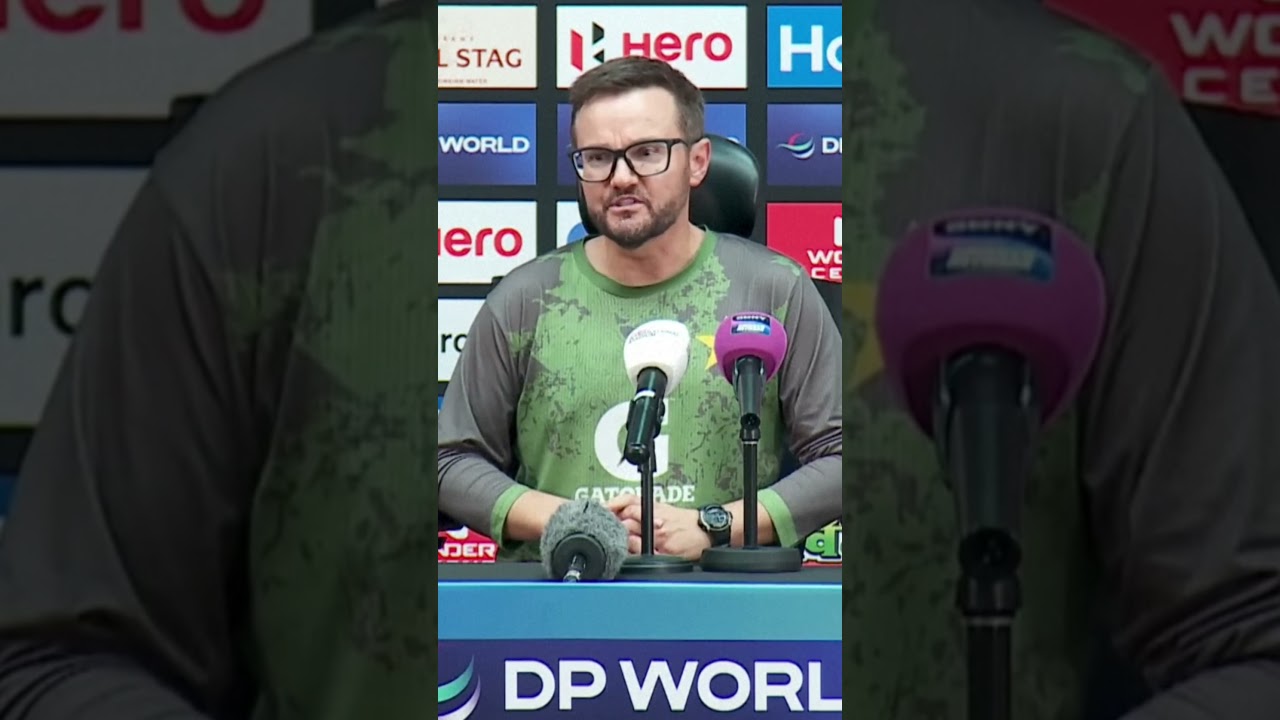 Mike Hesson Slams India-Pakistan Handshake Snub: A Disappointing End to the Match 🤝