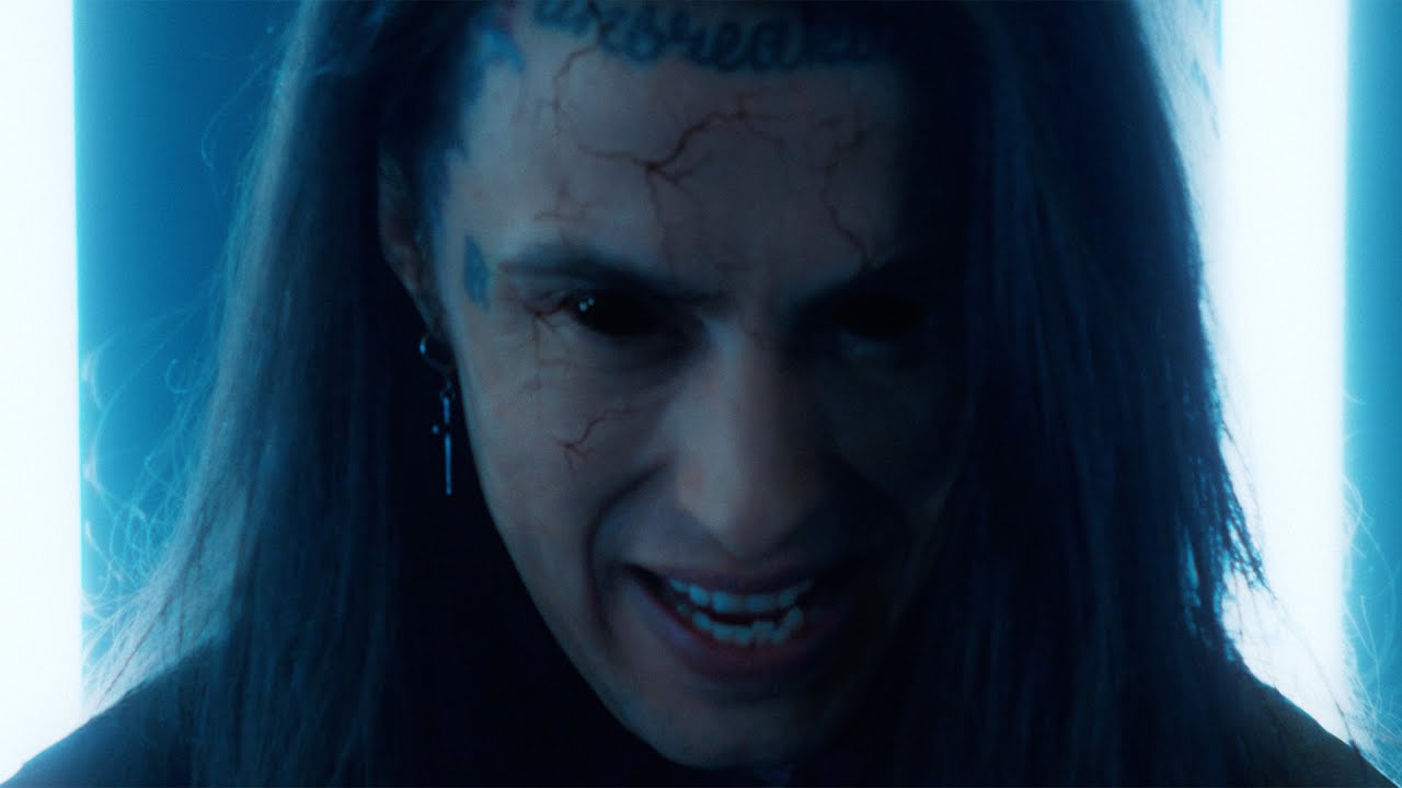 Falling In Reverse - Voices In My Head 🎶