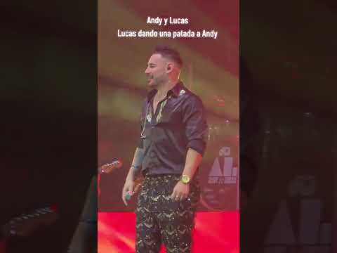 LUCAS PEGA UNA PATADA A ANDY EN PLENO CONCIERTO 😧