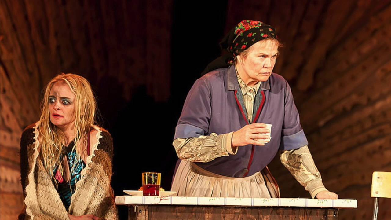 Arnbjörg Hlíf: Líf og Ferill í Söng og Myndlist 🎶🎨