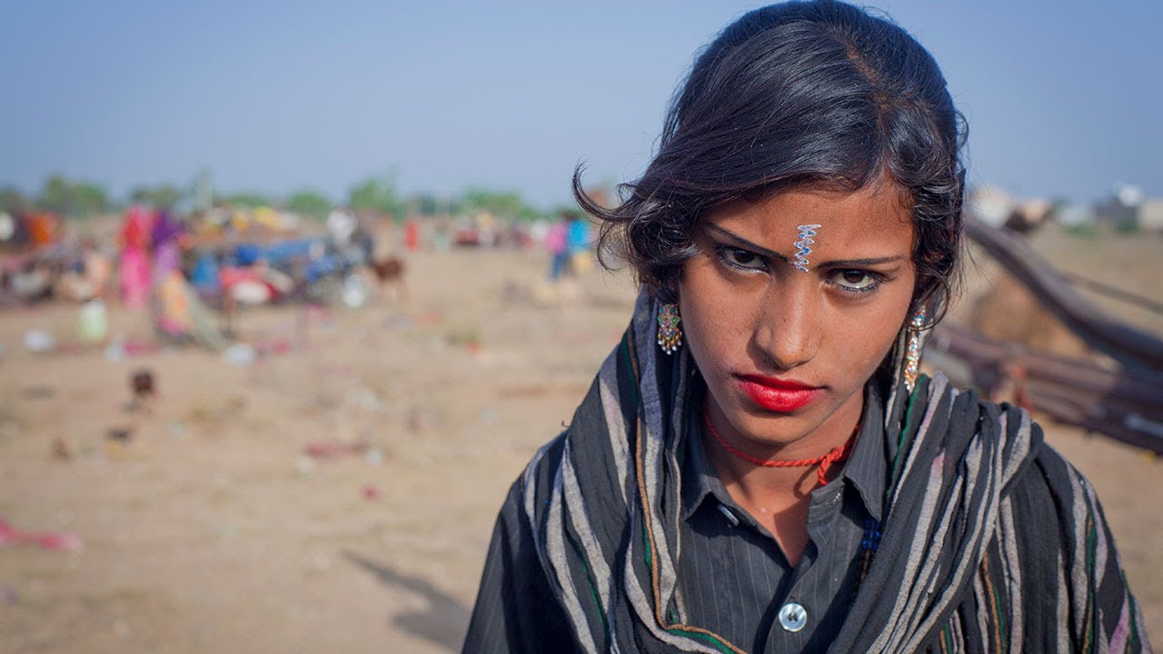 Cobra Gypsies: An Epic Journey with Indian Nomads 🌍