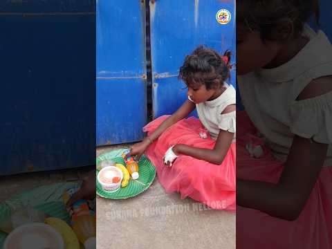 Giving Food To Poor Kids | Helping Poor People | Poor People Help Video | Helping Video #shorts