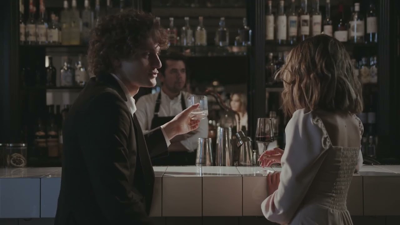 Dive Bar vs. Regular Bar: Key Differences 🍺