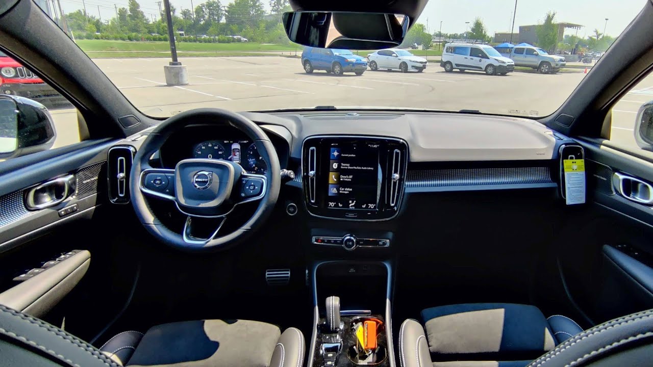 CRAZY Innovative Storage in the 2022 Volvo XC40! #shorts