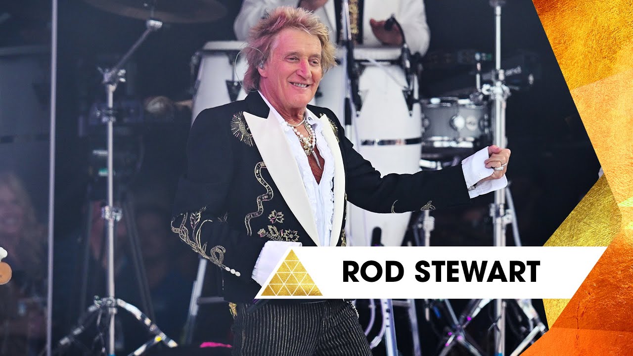Rod Stewart Performs 'Stay With Me' at Glastonbury 2025 🎤