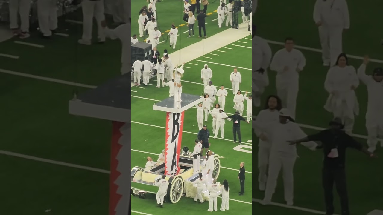 Beyoncé's Halftime Show Ends | Texans vs Ravens 🏈