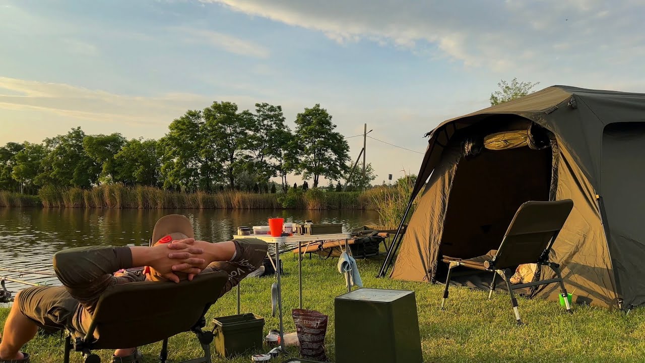Летняя рыбалка с ночёвкой: ловля карпа на флэт фидер и карпфишинг 🎣