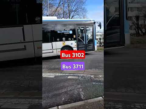 Passage d’un bus 3102 et départ d’un bus 3711 en gare de Combs la ville