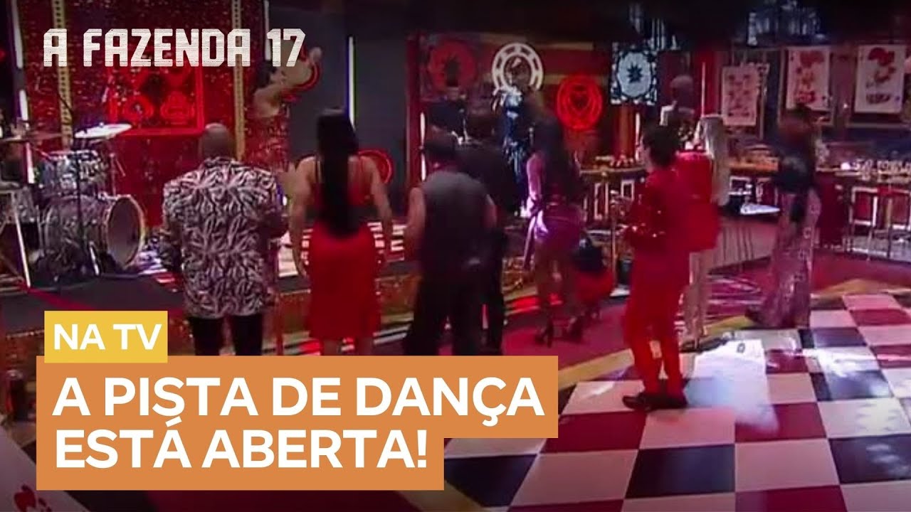 Naldo Benny Agita a Festa dos Peões na Fazenda 17 🎤