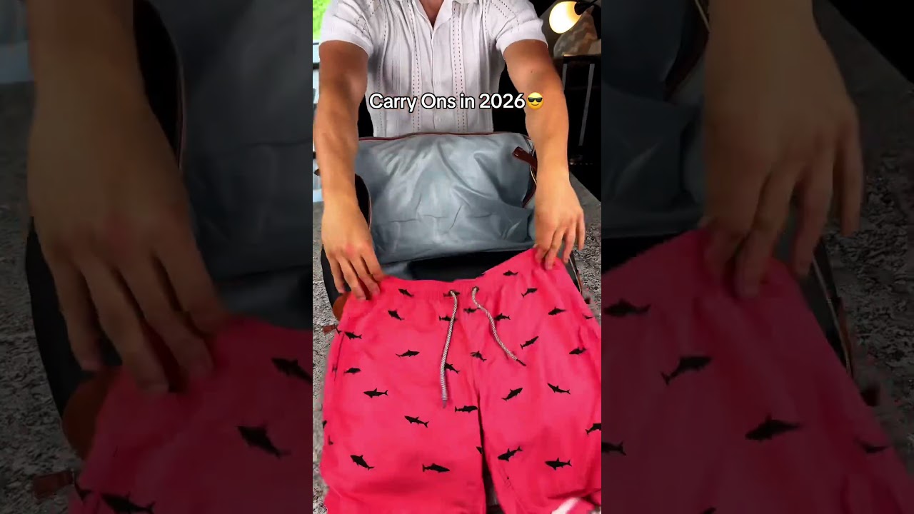 Airlines are shaking rn😈 #travelhacks #vacationmode #travelbags #travel2025