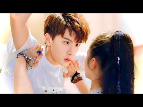 بنت كيوته بيجبرها اهلها تتجوز شاب وسيم وترجع الكنز بتاعها بعد ما سرقو منها وهرب لكنها بتقع في حبه