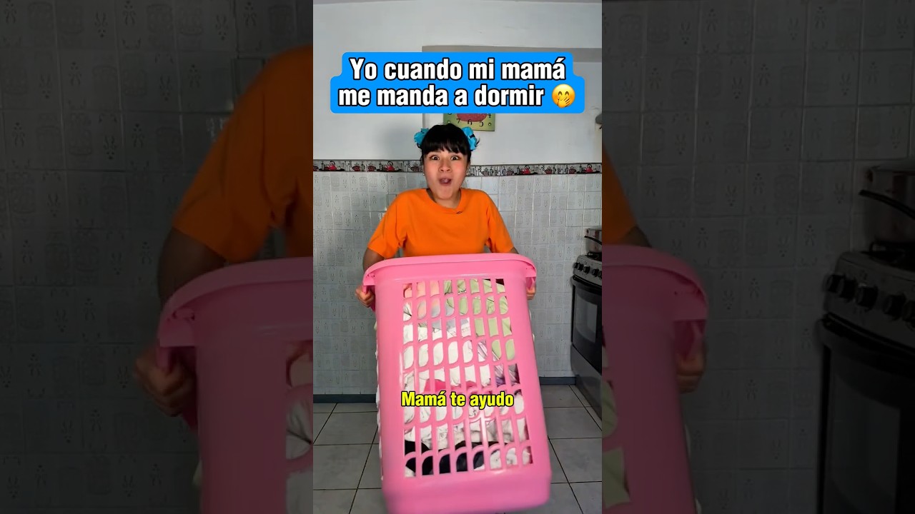 ¡Haciendo reír a mamá con una divertida travesura! 😂🤭