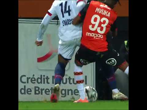 Courage Désiré Doué 😅🫶 #football #ligue1 #soccer #sports #ligue1mcdonalds #footballshorts #psg