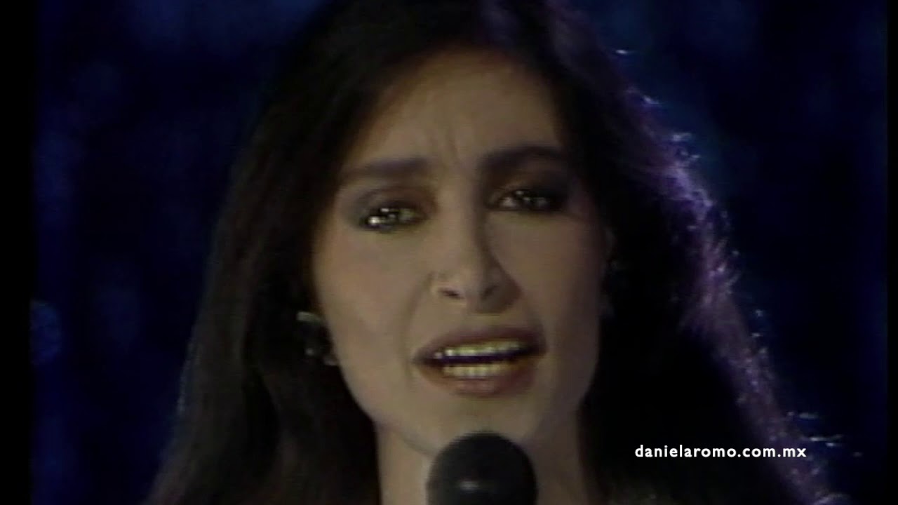 Daniela Romo - Yo no te pido la luna 🎶 | Official Video