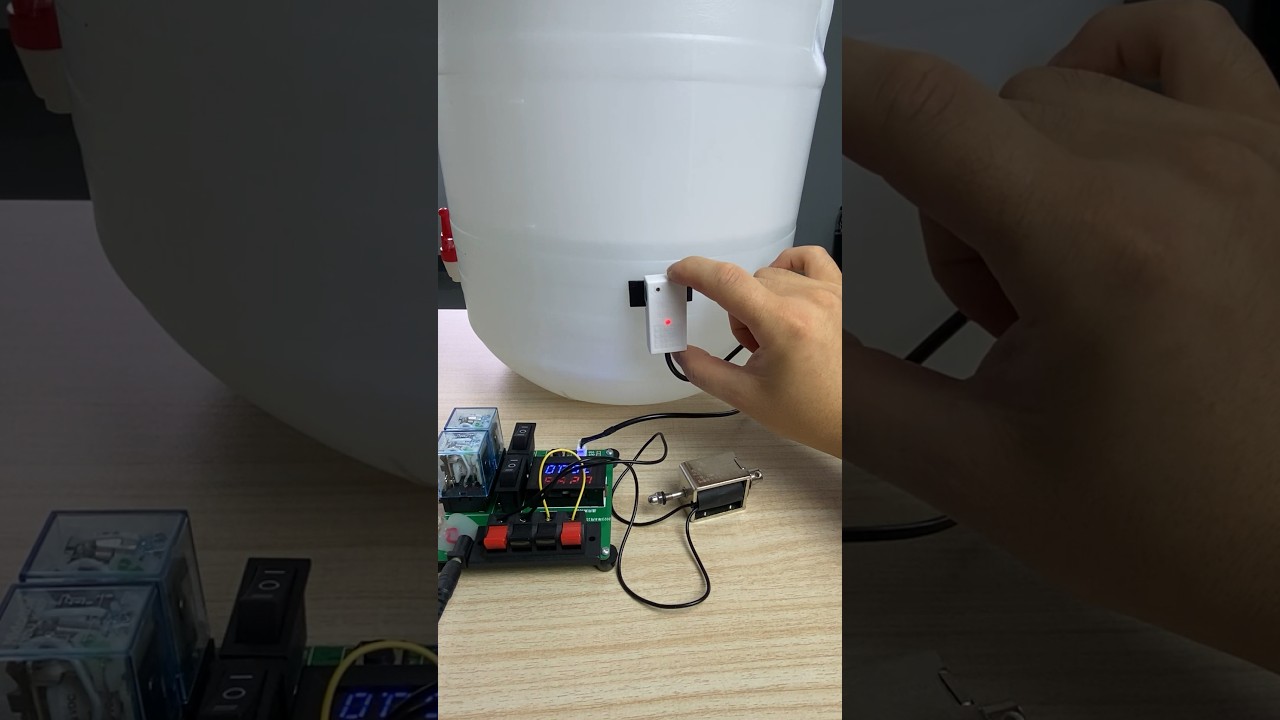 Touchless Water Level Sensor: Precise & Modern 💧