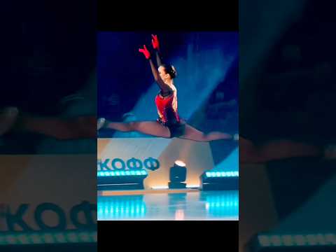 Бомбический шпагат в воздухе от Камилы Валиевой 😈🔥#камилавалиева#figureskating#валиева#valieva#рек