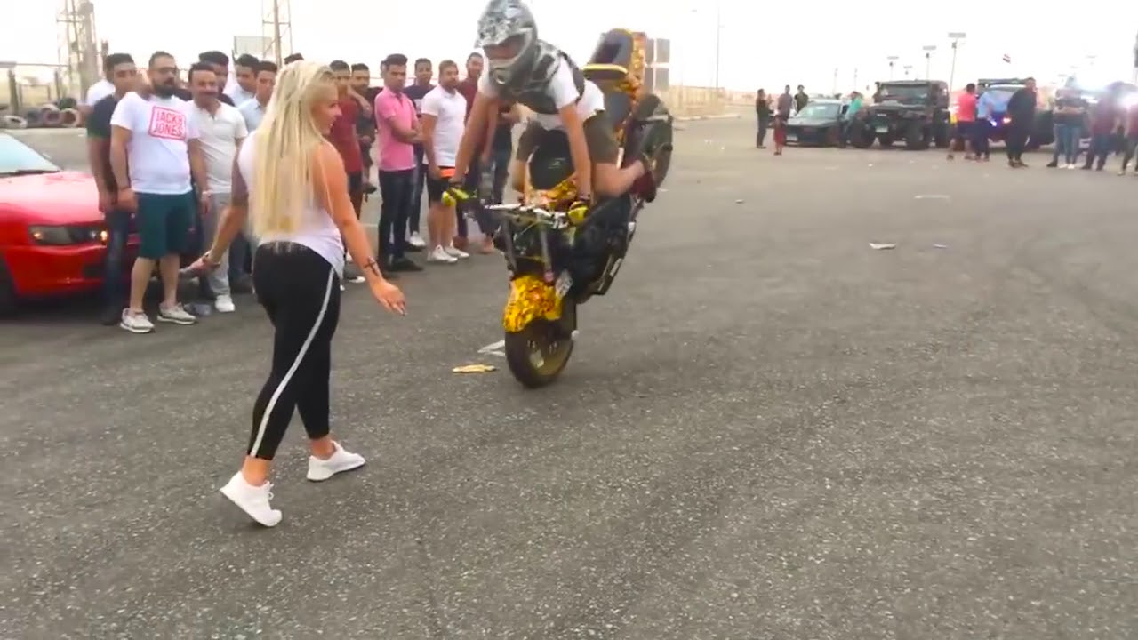 رامي صلد وكارينا يقدمان عرضًا مذهلاً في حدث السيارات 🚗