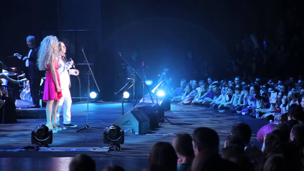 Би-2 и Варя Демидова — Бегущий по лезвию бритвы 🎶