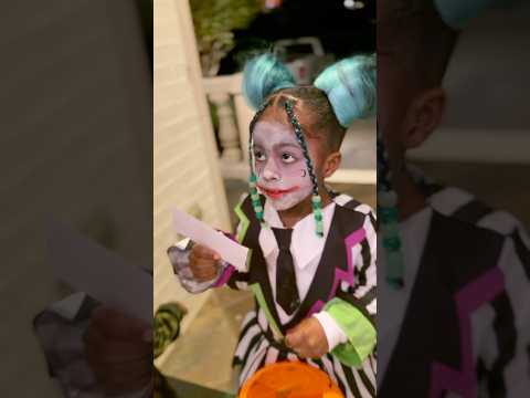 I don’t think Mila liked her Trick or Treat!!! But follow me on Instagram @kinigra 😩🎃 #kinigradeon