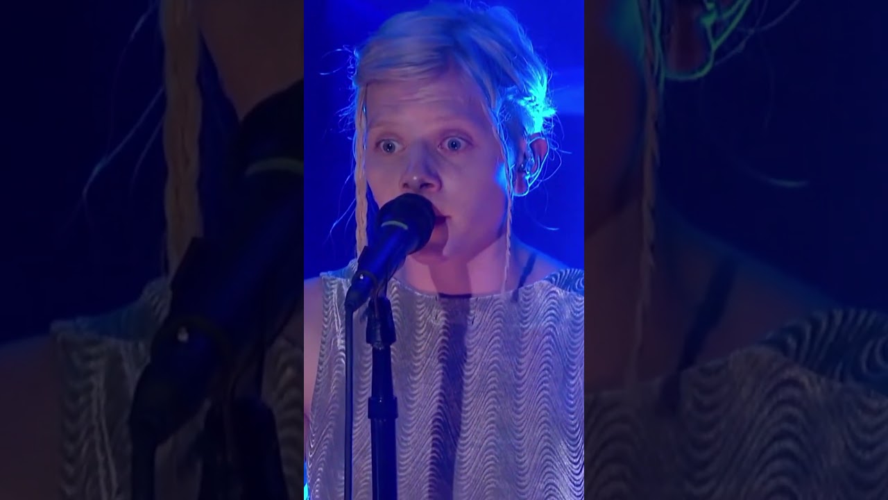 Aurora - Runaway Live Performance 🎶