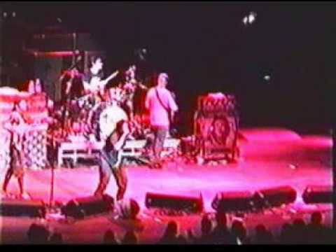 05 Rage Against The Machine – Vietnow Live at Jones Beach 1997