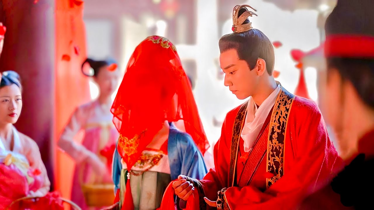 فتاة فقيرة تتنكر لجذب أمير ومساعدة المدينة