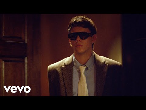 The Kid LAROI - HOW DOES IT FEEL? (Official Video)