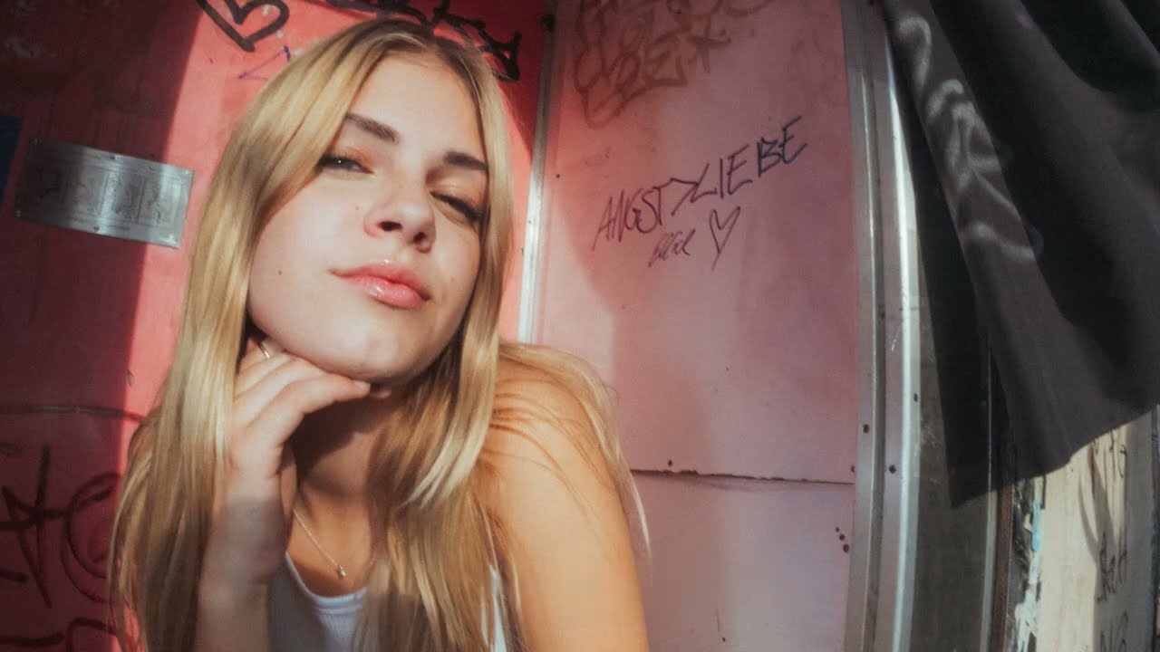 Ellice - ANGST LIEBE (Lyric Video) 🎶