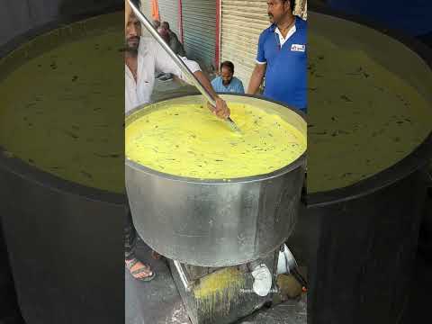 Fafda King Of Indore " Art Of Making рдЧреБрдЬрд░рд╛рддреА Kadi Fafda " рдХрдбрд╝реА рдлрд╛рдлрдбрд╝рд╛ #shorts #street food