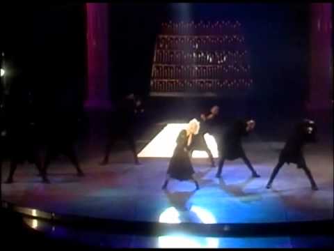 Madonna - Papa Don't Preach [Blonde Ambition Tour]
