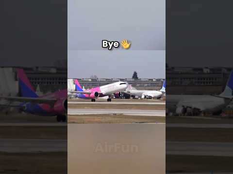 WizzAir A320 in different moods