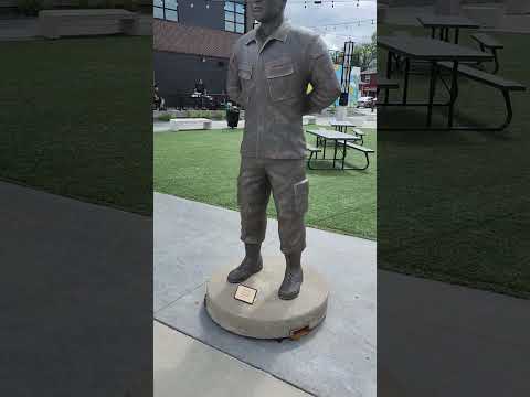 walking 🚶‍♀️ around the POW/MIA Plaza