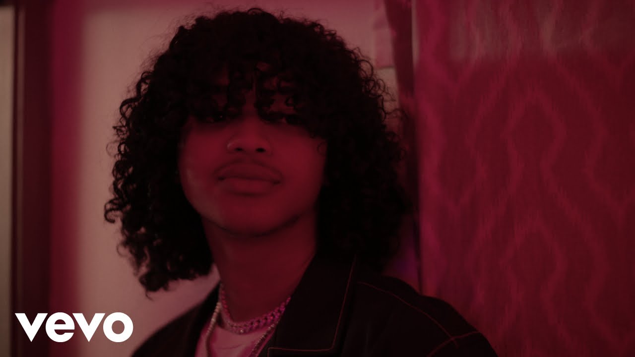 Trinidad Cardona - Love Me Back (Official Video) 🎶