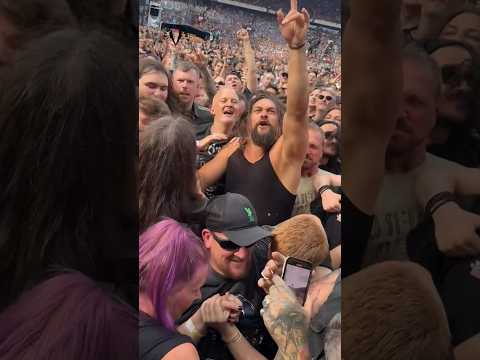 Jason Momoa Getting Push In A Crowd During Concert #jasonmomoa