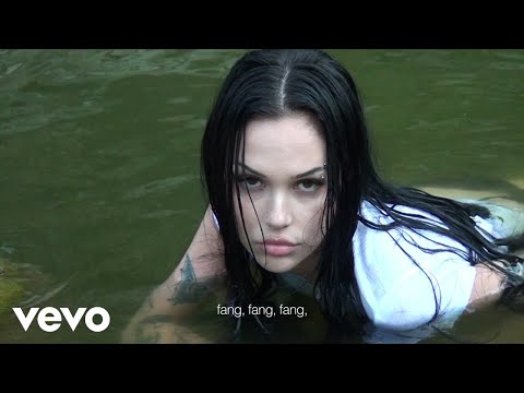 Maggie Lindemann - fang (Official Lyric Video)
