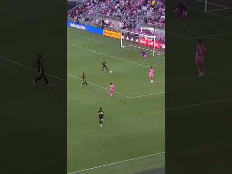 LIONEL MESSI EMBARRASSED GOALKEEPER WITH A CHIP 🍟 #football #soccer #shorts